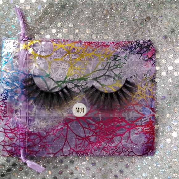 Eyelashes - Picture 3 of 5